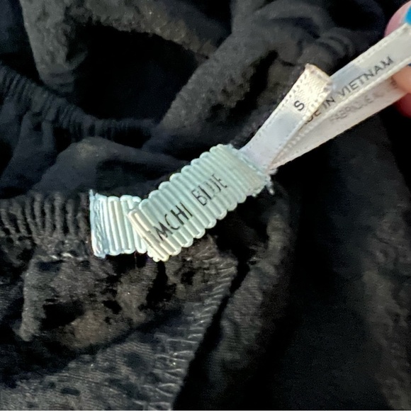 URBAN OUTFITTERS Kimchi Blue Smocked Black Crop Peasant Top Size Small - Picture 6 of 9